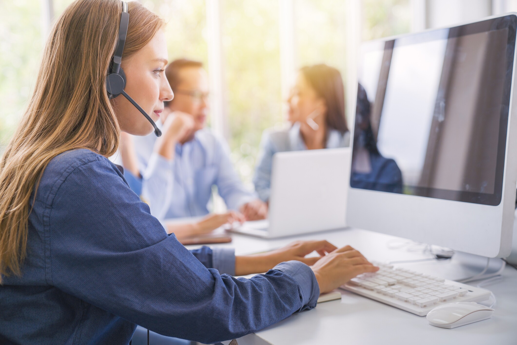 Candidate in contact centre using computer simulator